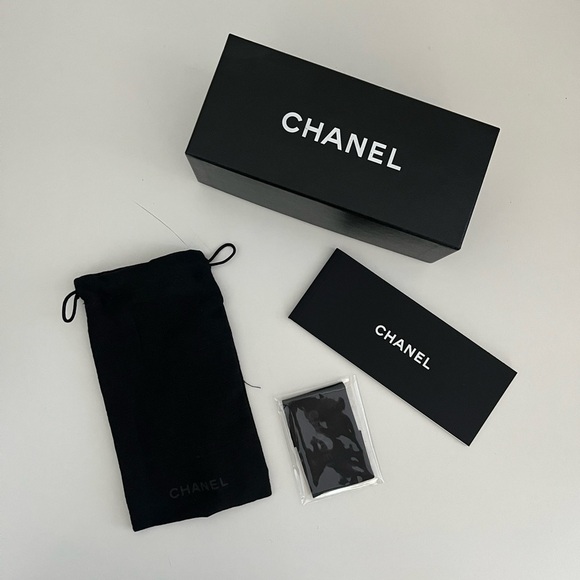 Chanel Box for Sunglasses - Picture 3 of 3